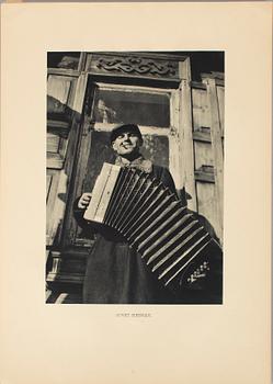 MARGARET BOURKE-WHITE, portfolio med fotogravyrer "Twelve Soviet Photo-prints".