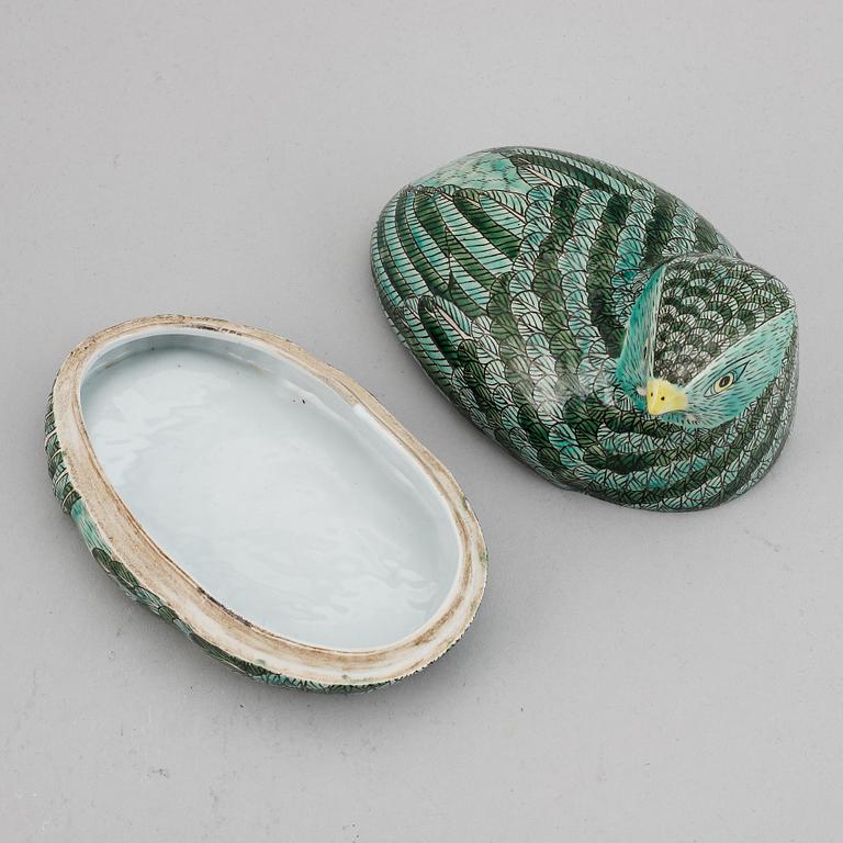 A butter tureen with cover in the shape of a quail, China, 20th Century.