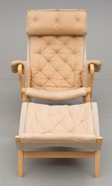 FÅTÖLJ OCH FOTPALL, Bruno Mathson, Dux, 1900-talets andra hälft.