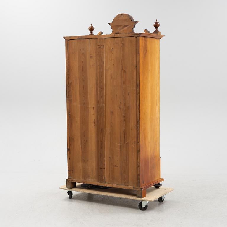 Klädskåp, omkring år 1900.