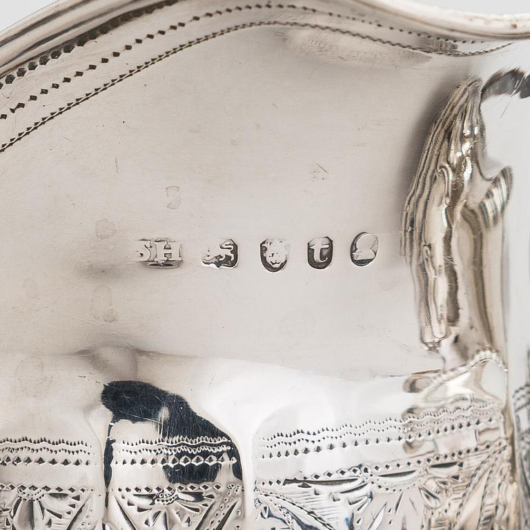 Two sterling silver milk jugs, London 1794 och 1828.
