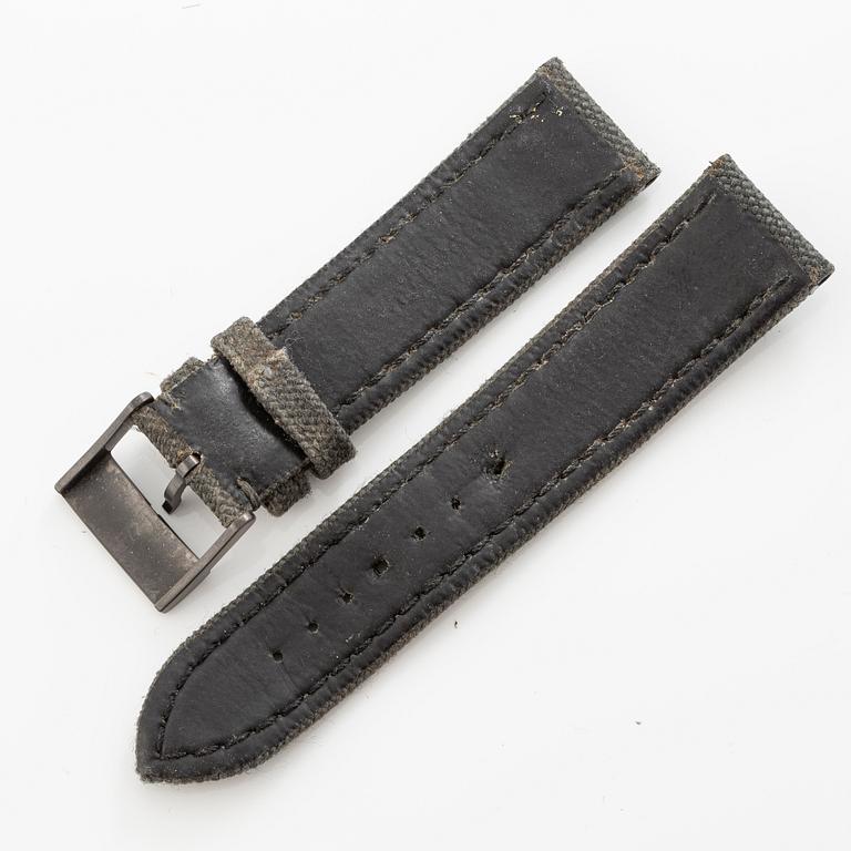 Breitling, Avenger, Blackbird, armbandsur, 44 mm.