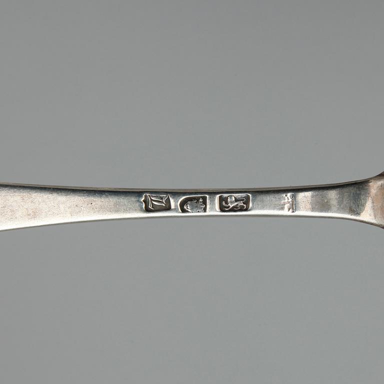 SKEDAR, 5 stycken snarlika, silver, olika mästare London England, 1700/1800-tal. Total vikt ca 330 gram.