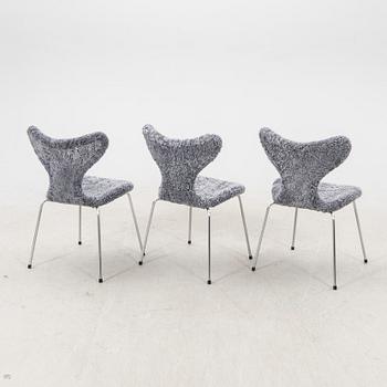 Arne Jacobsen, a set of six "Måsen/Liljan" sheepskin chairs from Fritz Hansen Denmark.