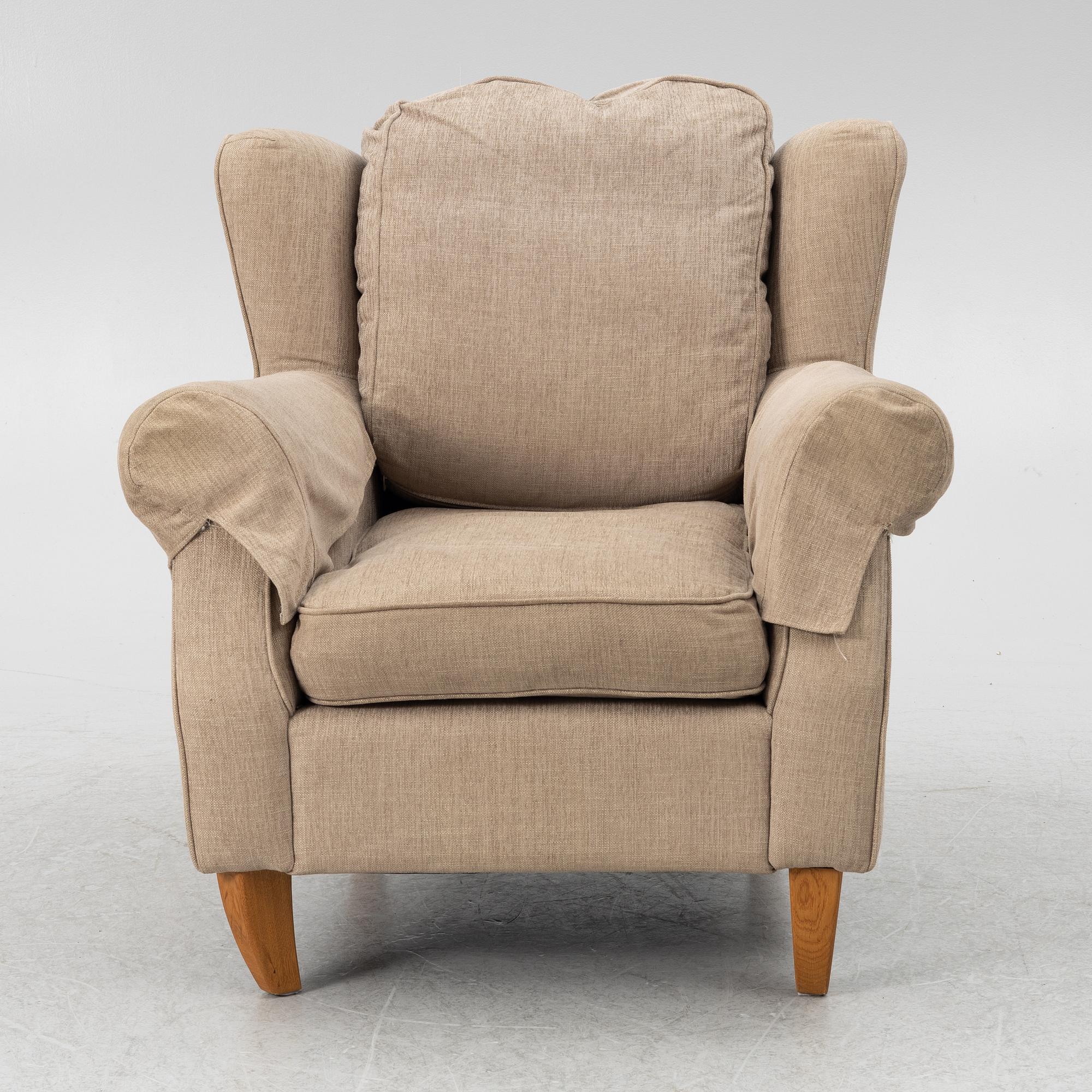 An armchair with footstool, Howard model, Englessons, 21st century.