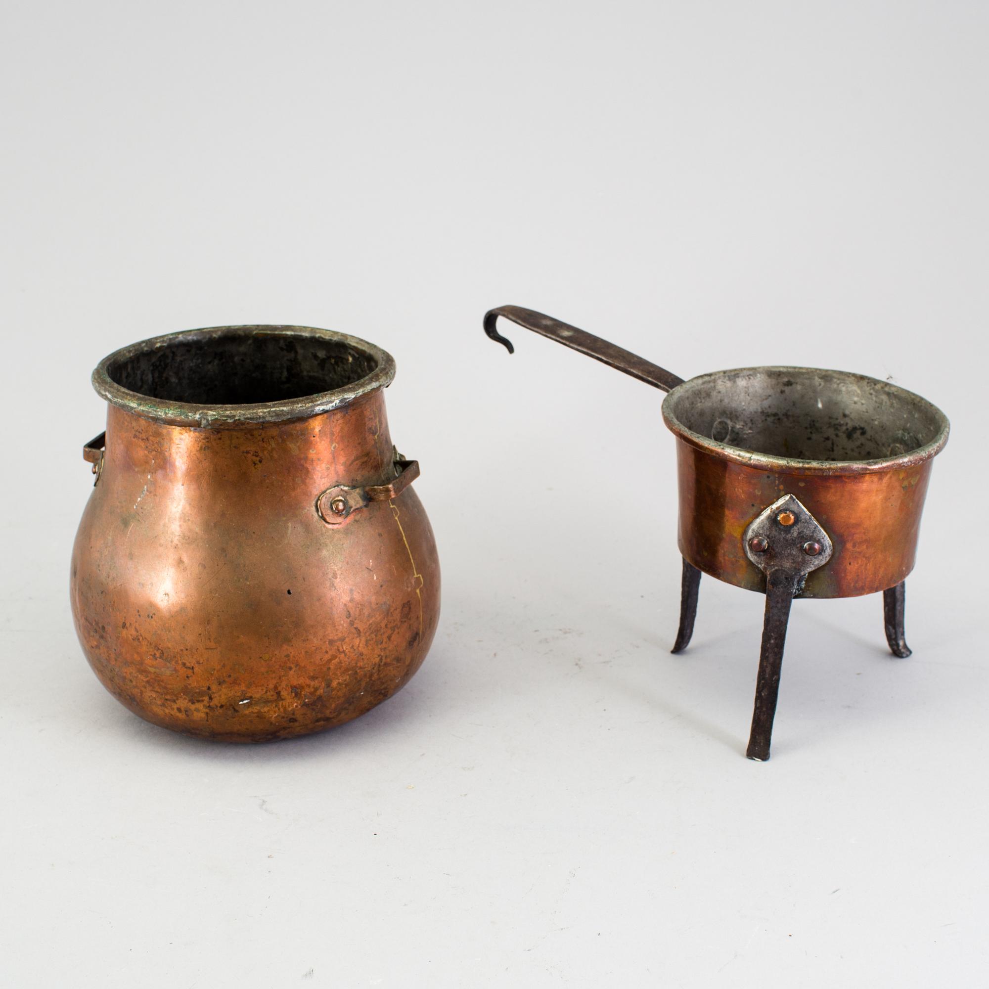 THREE 19TH CENTURY COPPER KITCHEN UTENSILS.