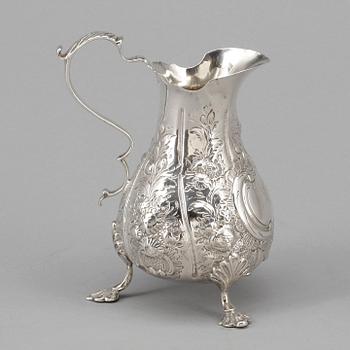 GRÄDDKANNA, silver, 1700/1800-tal. Otydliga stämplar. Vikt ca 290 gram.