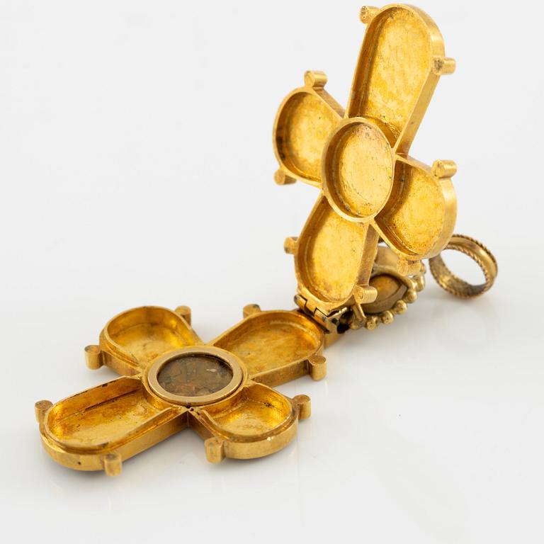 Cross 18K gold with enamel and white stone with relic compartment.