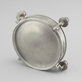 KANDELABER MED SKÅL, tenn, CG Hallberg, 1930.