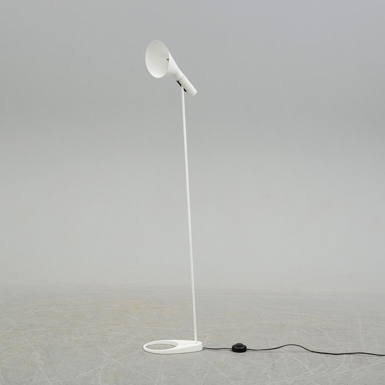 ARNE JACOBSEN, golvlampa, "AJ", Louis Poulsen, Danmark.