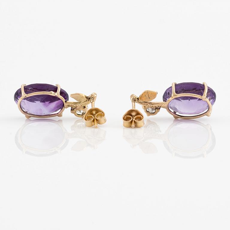 Earrings with amethysts and brilliant-cut diamonds.