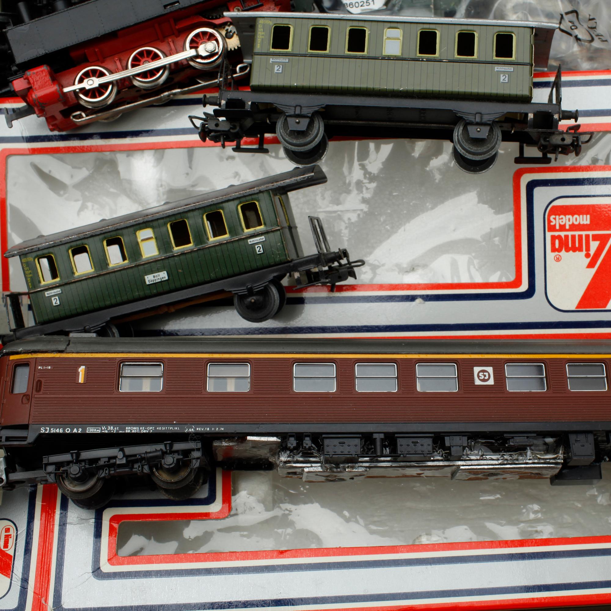 PARTI MÄRKLIN, lok, räls, transformator och vagnar.