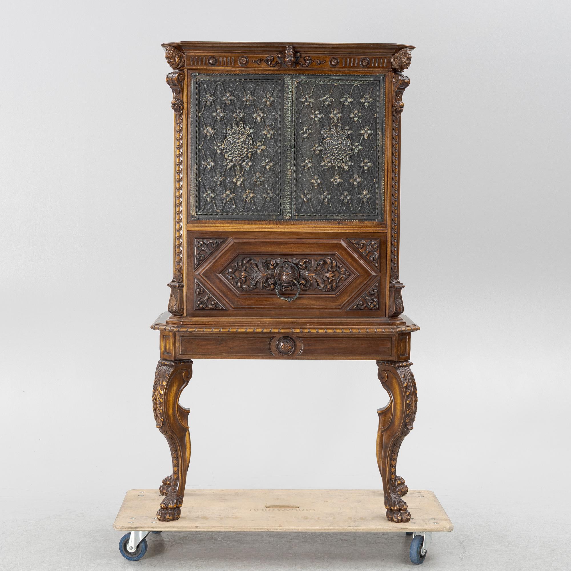 Barskåp, barockstil, 1900-talets första hälft.