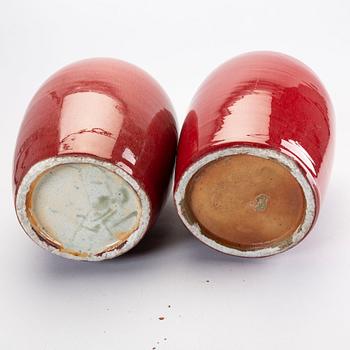 Urnor, två stycken, Kina, tidigt 1900-tal. porslin.