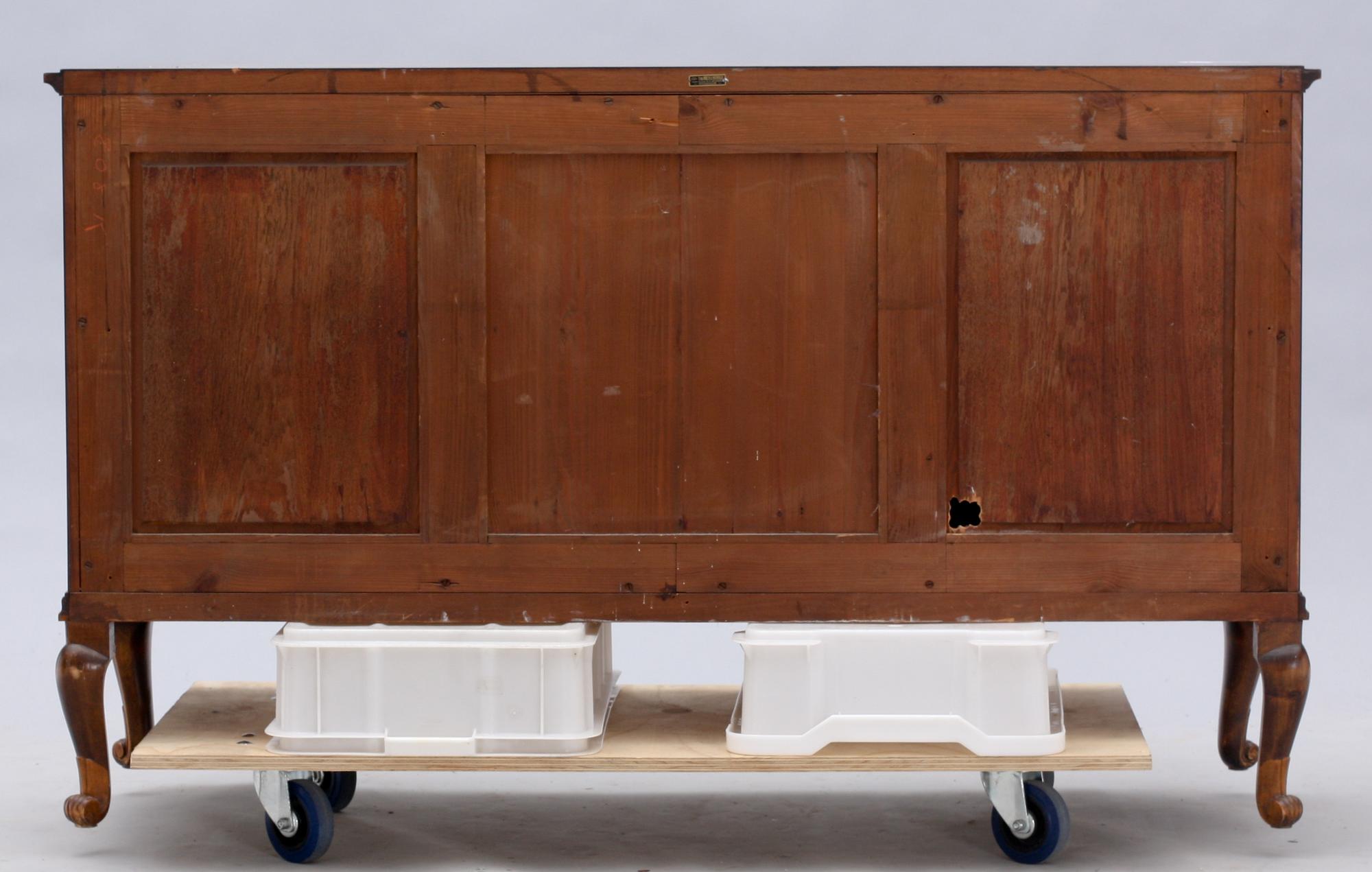 MATSALSGRUPP, 12 delar, brickmärkt Firma Möbler & Inredningar, inneh Arkitekt GH Wrange, Stockholm. 1920-30-tal.