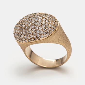 H Stern, "Golden stone", an 18K gold ring with ca. 1.93 ct of diamonds.