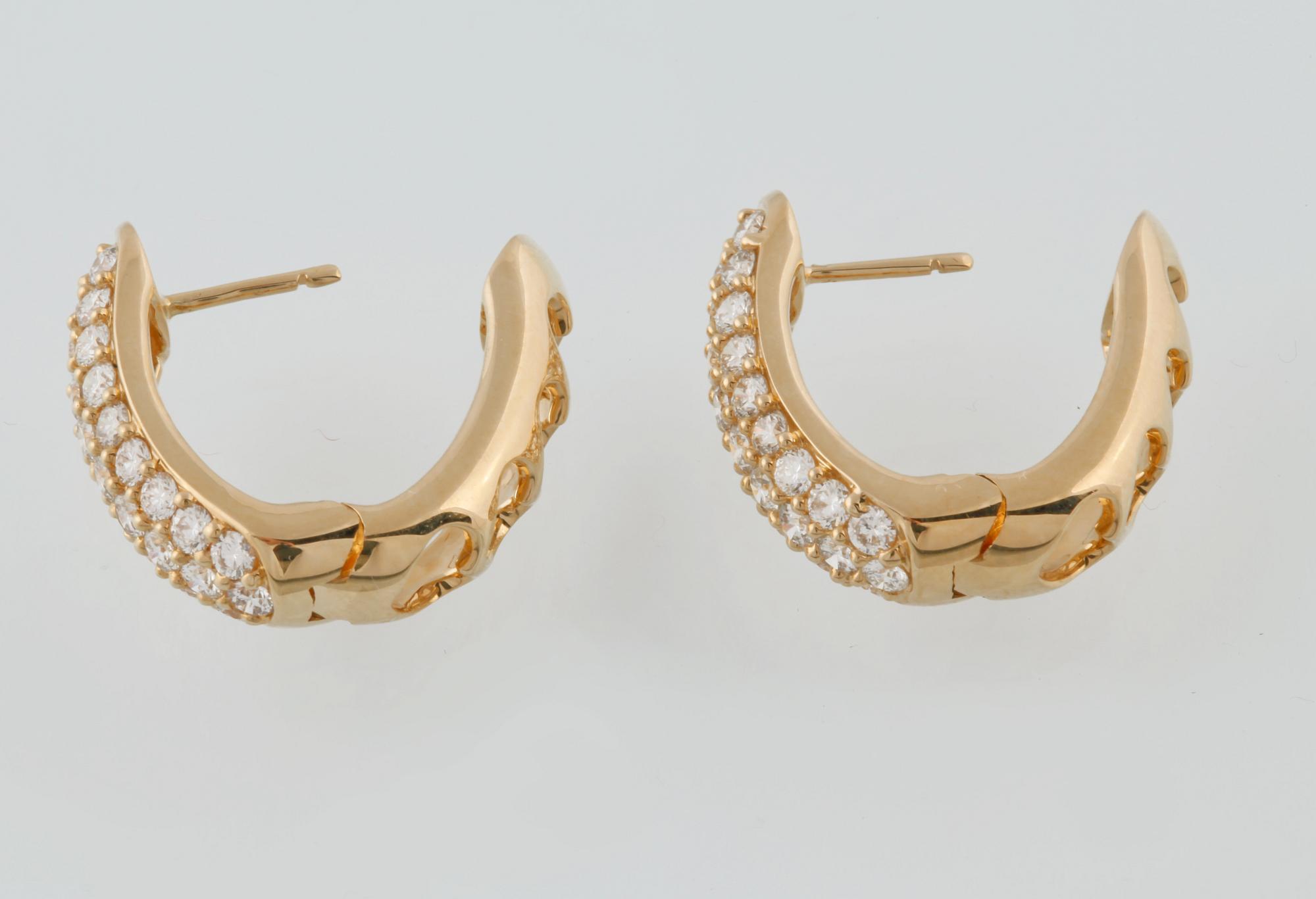 ÖRHÄNGEN, 18K guld med 56 briljantslipade diamanter, 1.44 ct.  Vikt 7,1 gram.