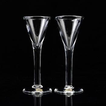 SNAPSGLAS, 12 st, och karaffer 2 st, "Antik", Reijmyre Glasbruk.