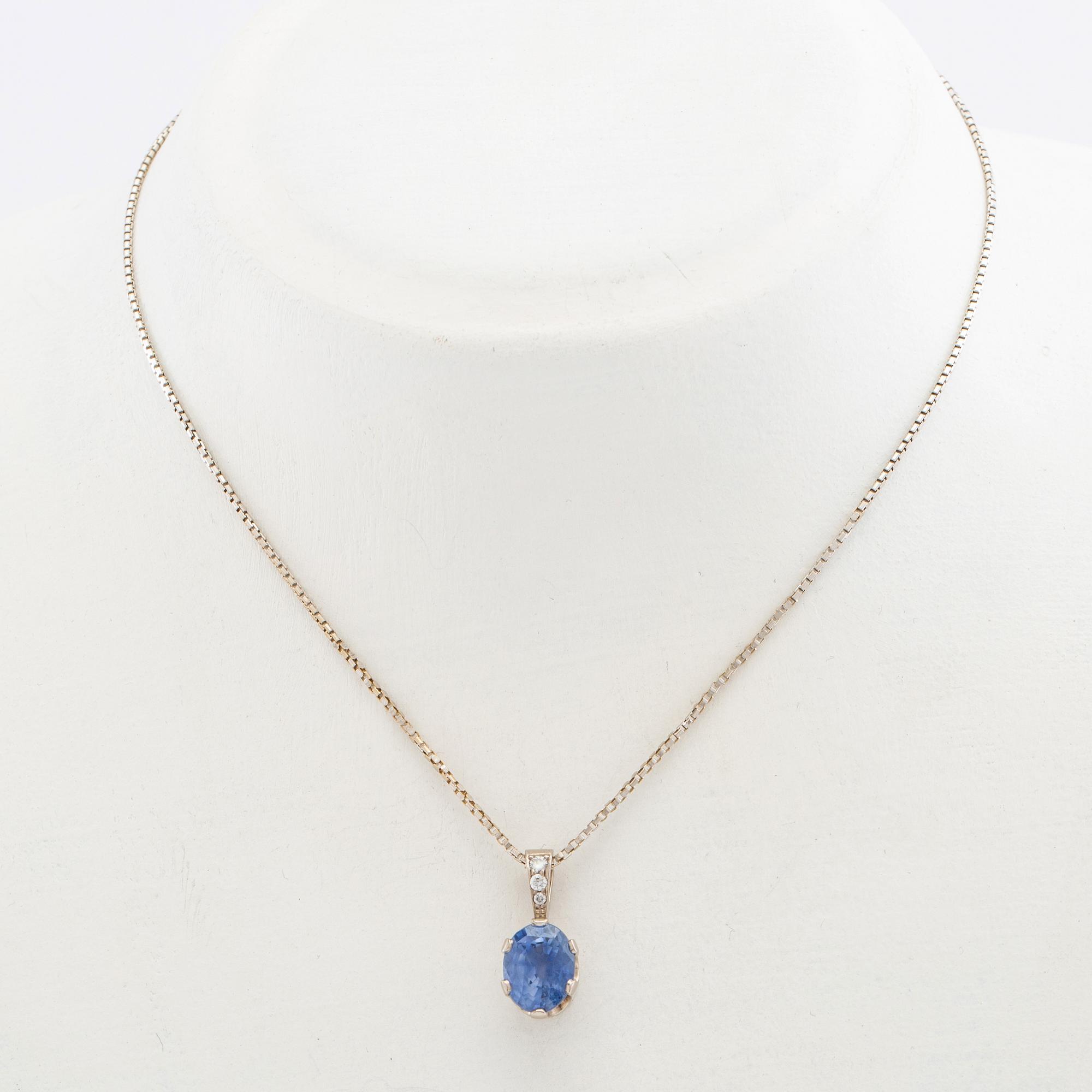 Hängsmycke, 18k vitguld med briljantslipade diamanter och safir.