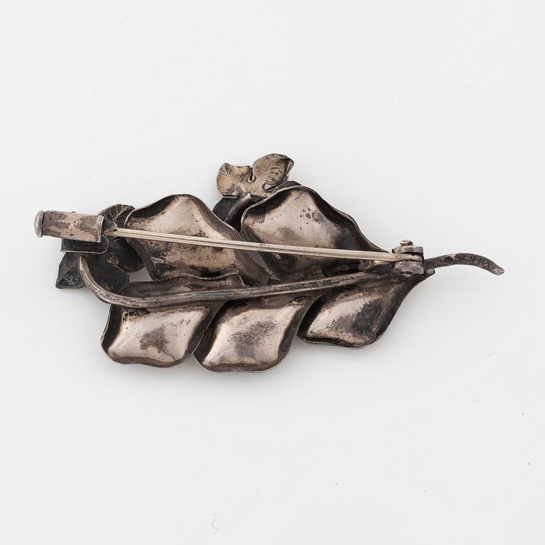 A brooch and a pair of earrings by Georg Kaplan, Stockholm.