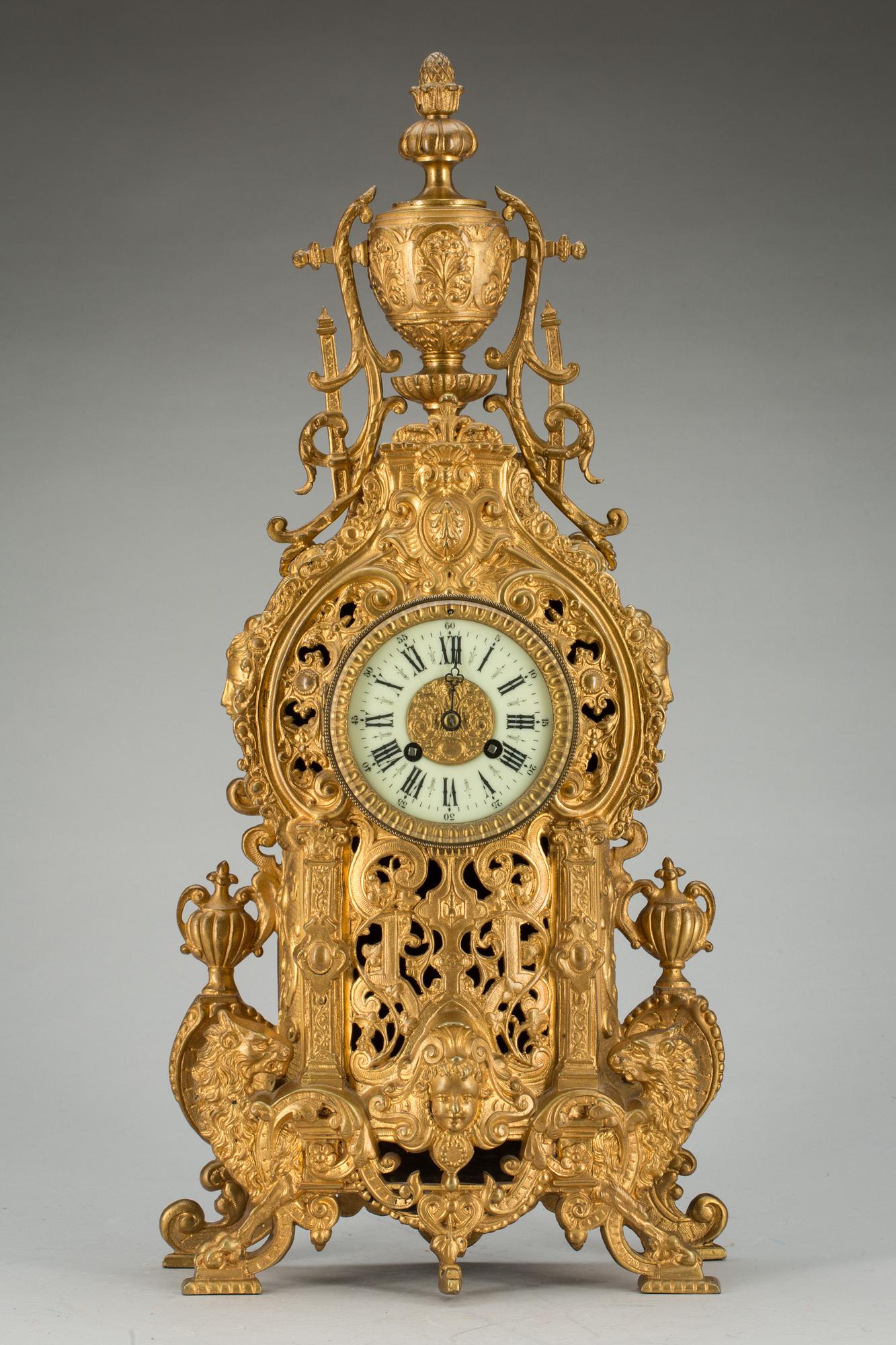 BORDSPENDYL, nyrenässans, 1800-tal.