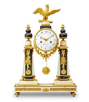 538. BORDSPENDYL, av Michel-Francois Piolaine (mästare i Paris 1787). Frankrike, 1700-talets slut. Louis XVI.