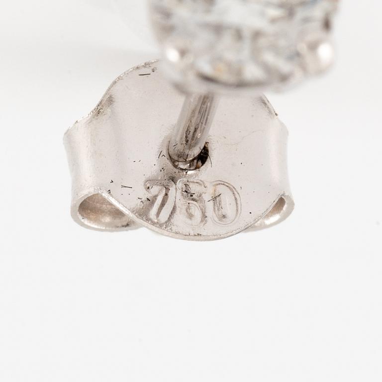 Earrings, 18K white gold with brilliant-cut diamonds totalling 0.72 ct, accompanied by GIA dossier.