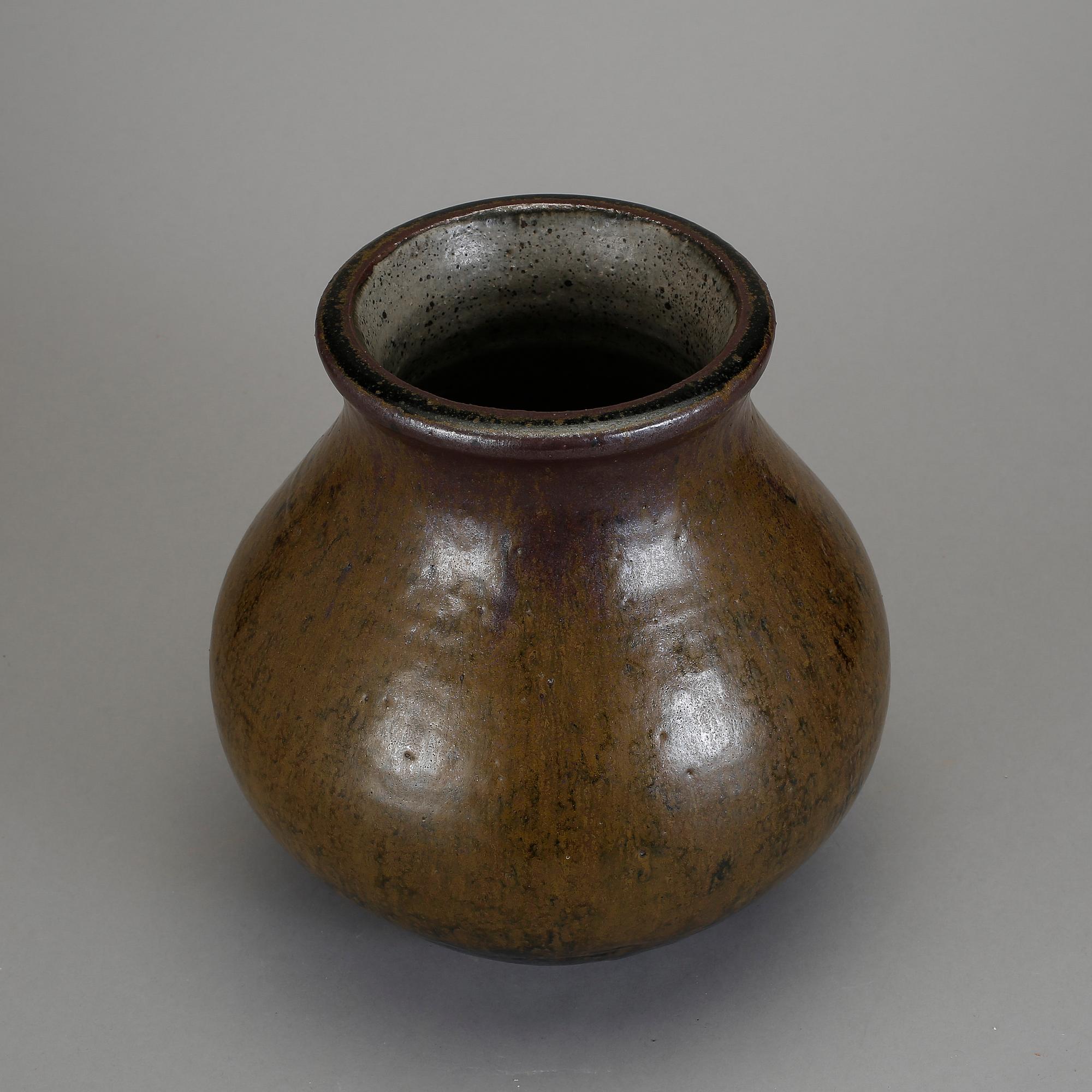 VAS, stengods. Rolf Palm, Höganäs. Signerad och daterad 1967.