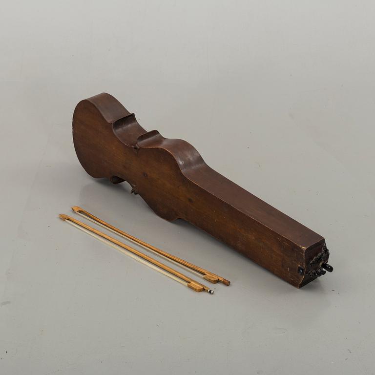 PSALMODIKON samt två stråkar, musikinstrument, 1800-tal / sekelskiftet 1900 Sverige.