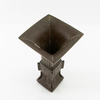 Altar vase China late Qing bronze.