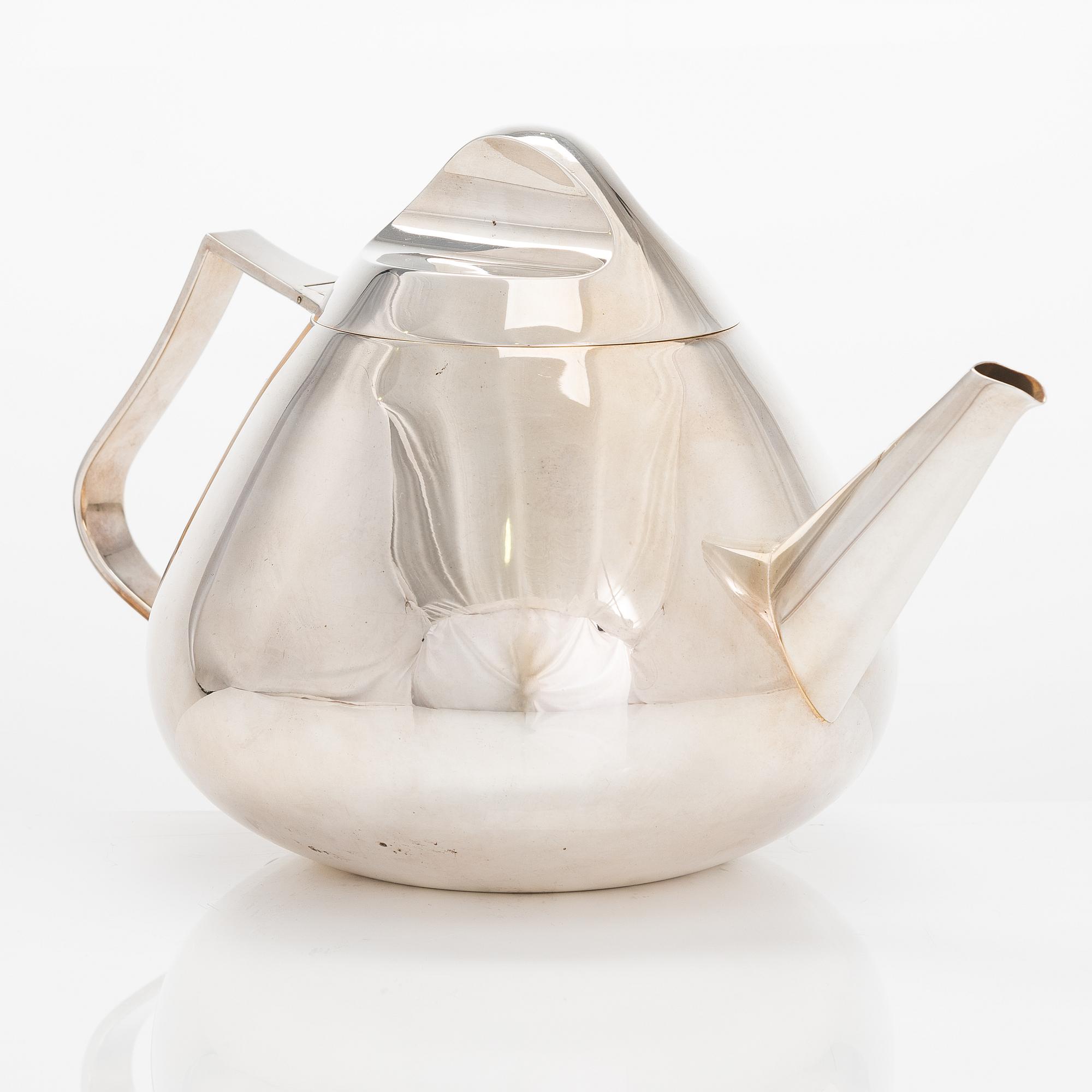 Pekka Piekäinen, a silver teapot, Tarkiainen, Helsinki 1985.