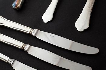 85 pieces of "Chippendale" of table ware in silver and EPNS, by GAB. Silver weight 1048 g incl steel blades.