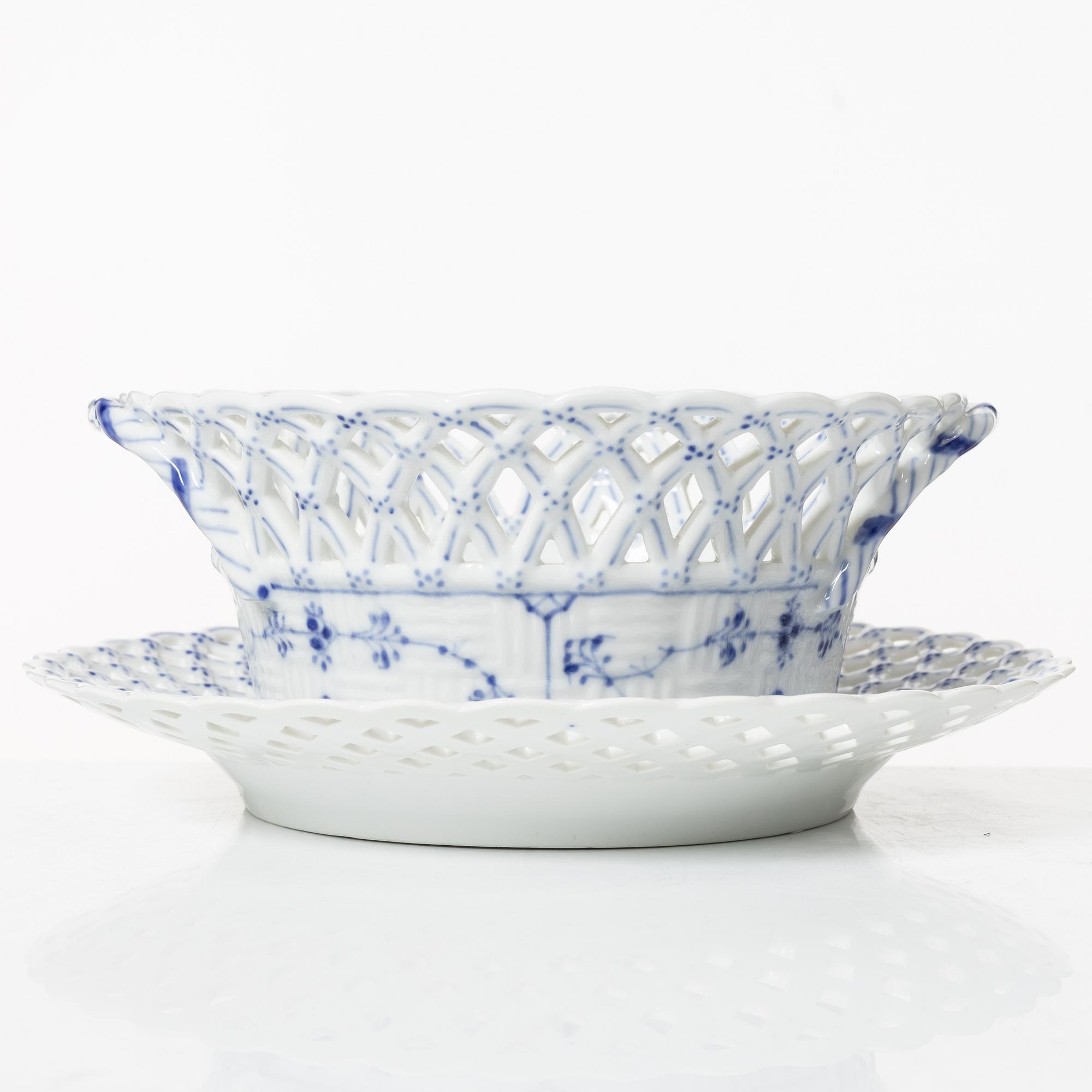 Royal Copenhagen, gallerskål med fat, "Musselmalet", Danmark, 1889-1922.