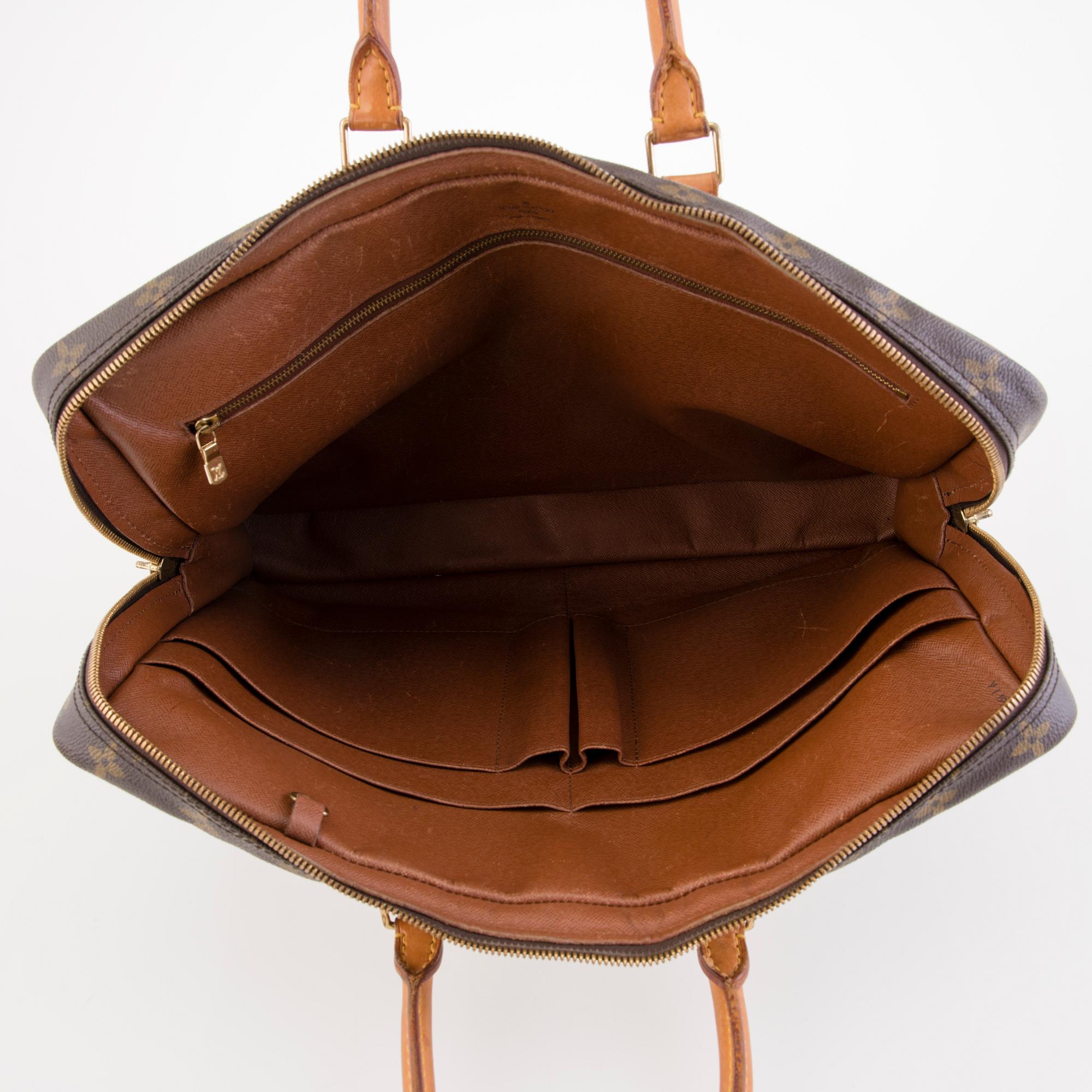 LOUIS VUITTON, "Port Documents Voyage" Portfölj samt Document Holder.
