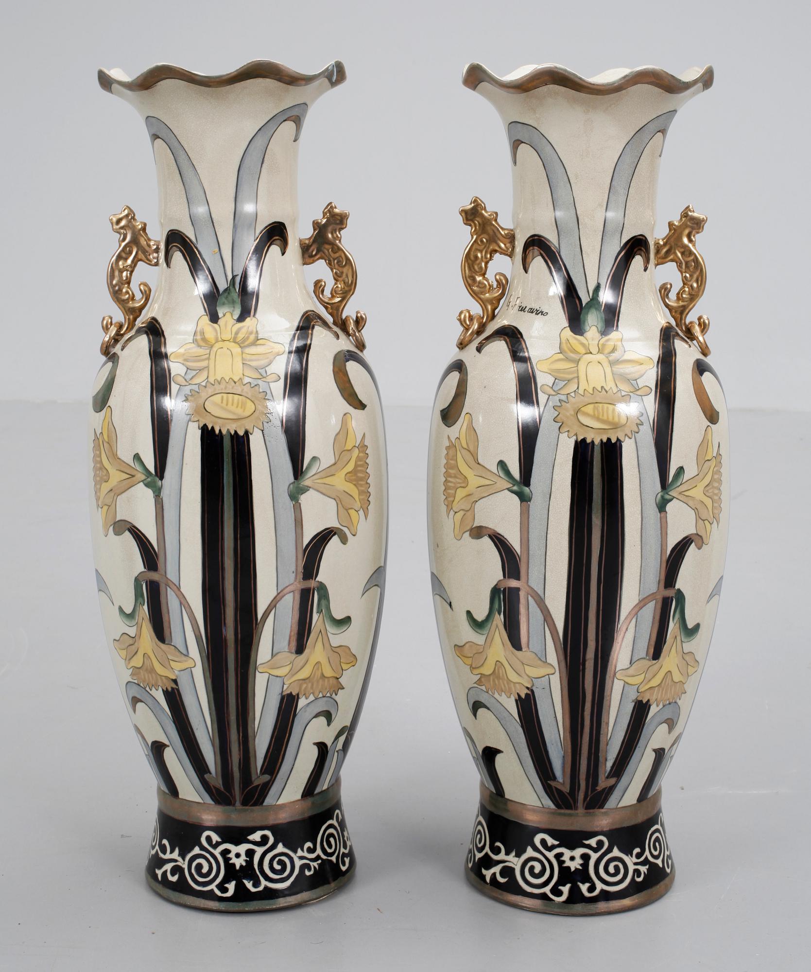 GOLVURNOR, ett par, flintgods. Jugendstil, 1900-tal.