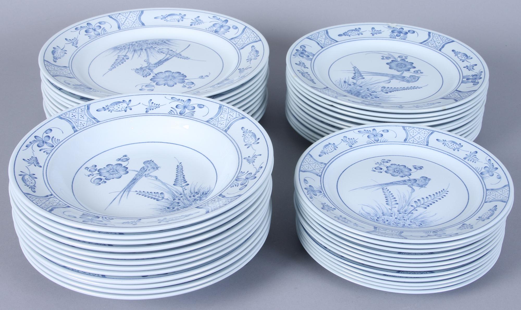 MATSERVISDELAR, 59 delar,"Fågel Blå" Rörstrand.