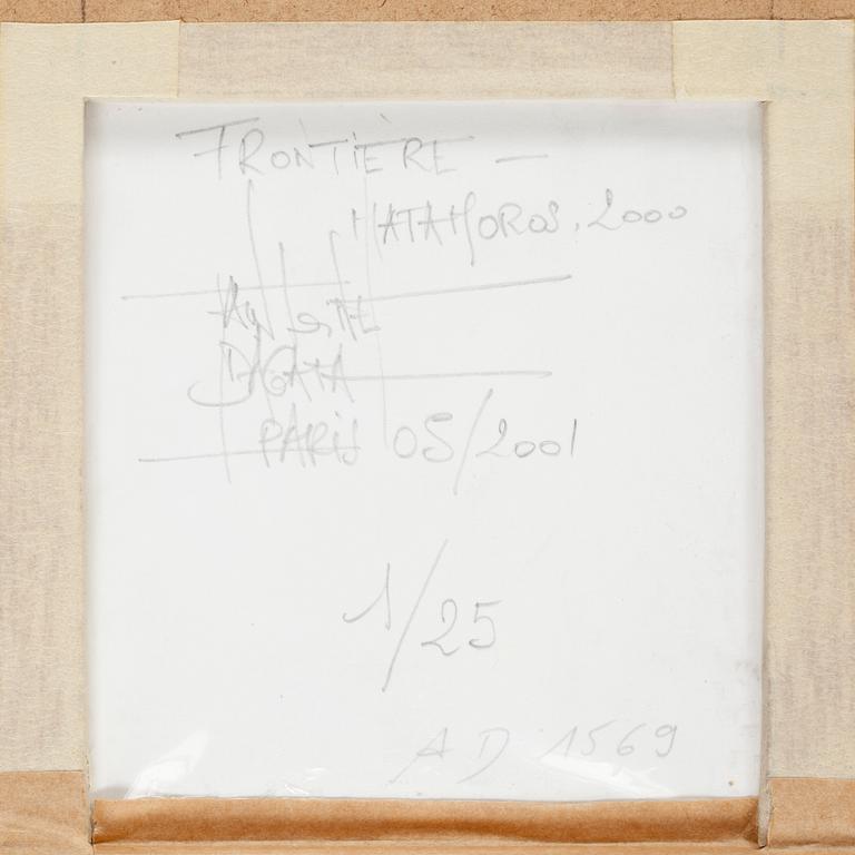 ANTOINE D'AGATA, Silvergelatinfotografi, sign och numr 1/25 och dat Paris 05/2001 a tergo.