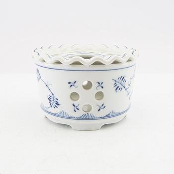 Warming stand "Musselmalet" Royal Copenhagen Denmark porcelain.