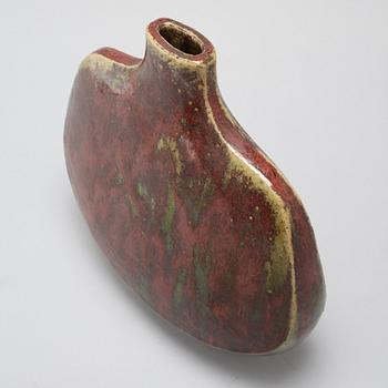 ERIK PLØEN, vas/skulptur, stengods, egen verkstad, troligen 1960-tal, signerad.