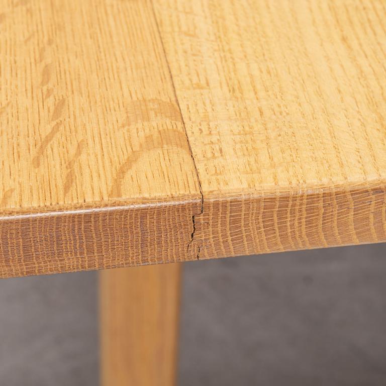 Børge Mogensen, a 'Shaker' model 6286 dining table, Fredericia Stolefabrik, Denmark.