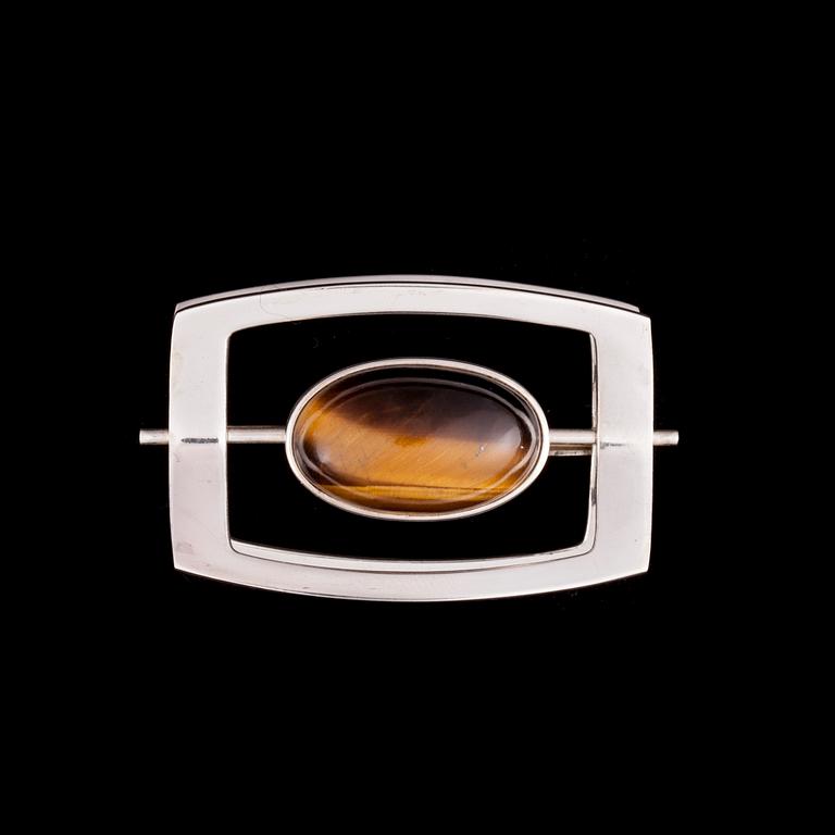 ARMSMYCKE, RING och BROSCH, silver, tigeröga. Åbo, 1960-70. Vikt totalt ca 39,7 g.