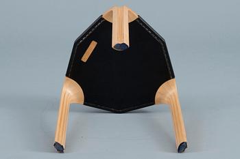 Alvar Aalto, AN X-LEG STOOL.