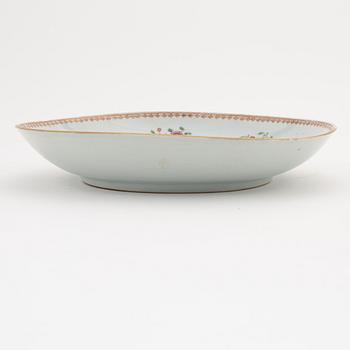 A famille rose dish, Qing dynasty, Qianlong (1736-95).