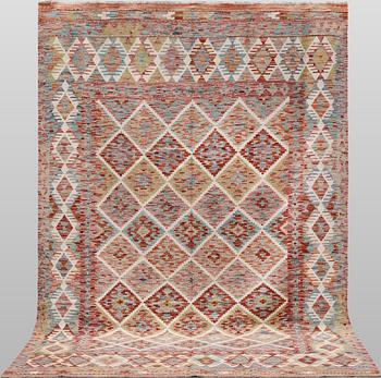A Kelim carpet, 289 x 199 cm.