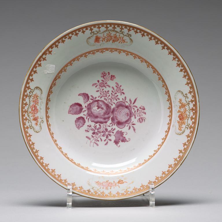 A set of 11 famille rose dinner plates, Qing dynasty, Qianlong (1736-95).