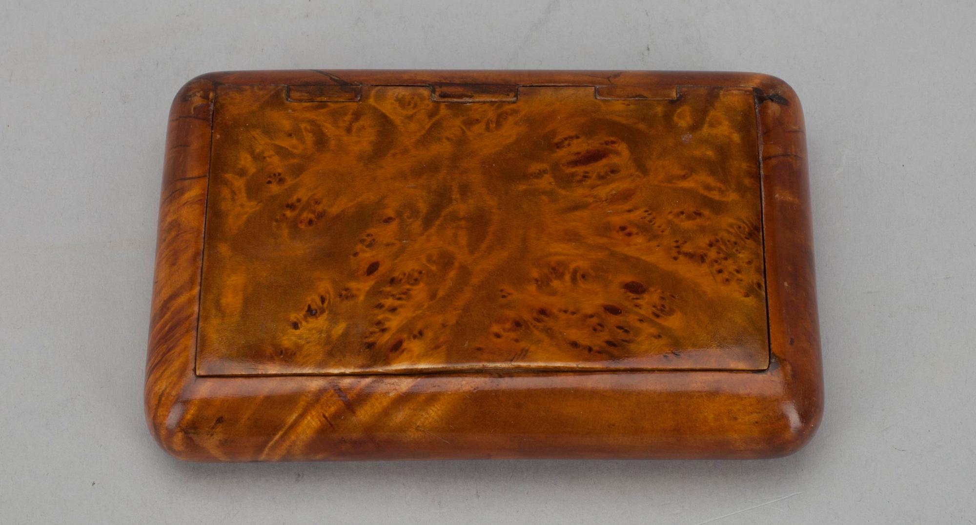 CIGARETTETUI, masurbjörk, Ryssland 1900-tal.