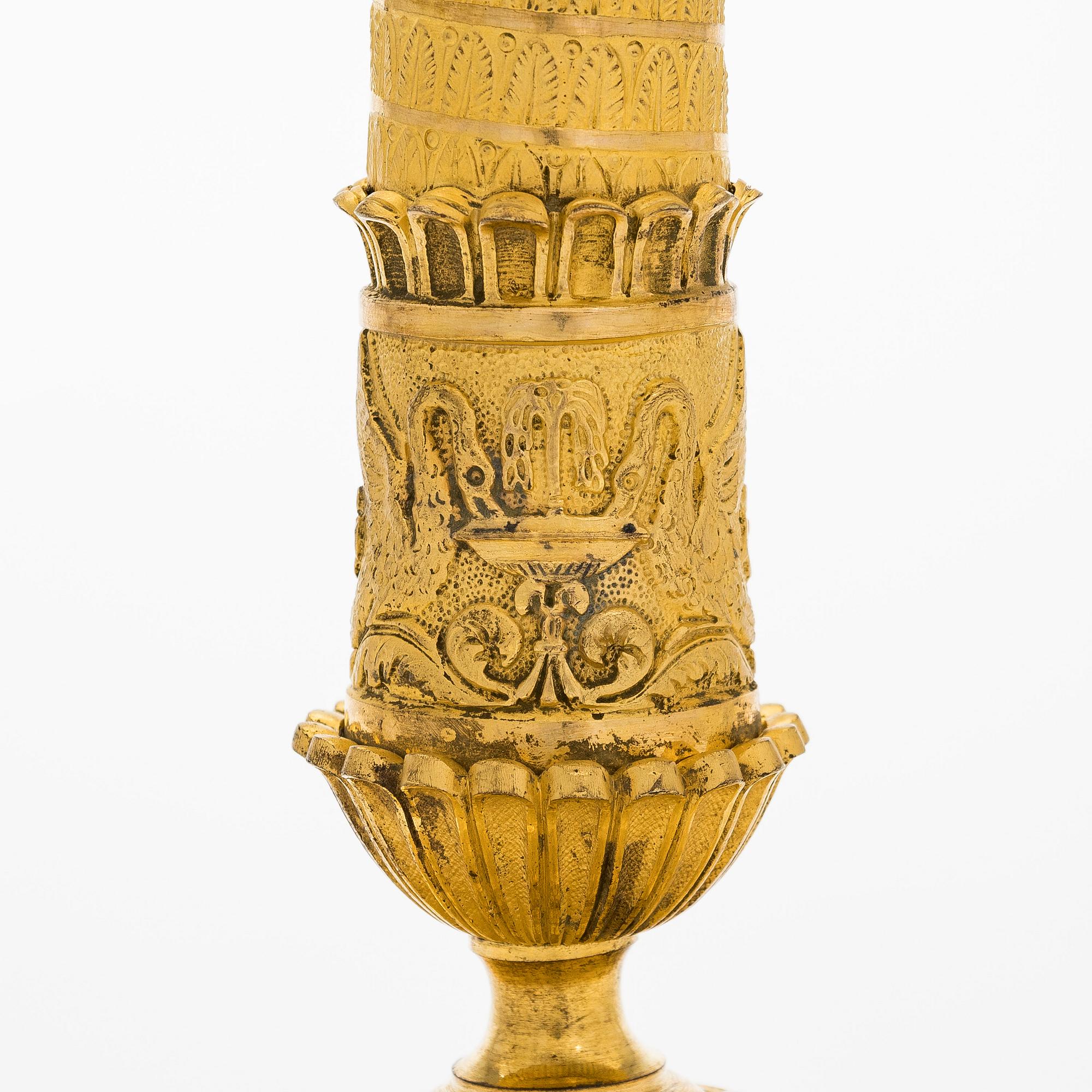 Kynttilänjalka muutettu pöytävalaisimeksi, 1800-luvun puoliväli.