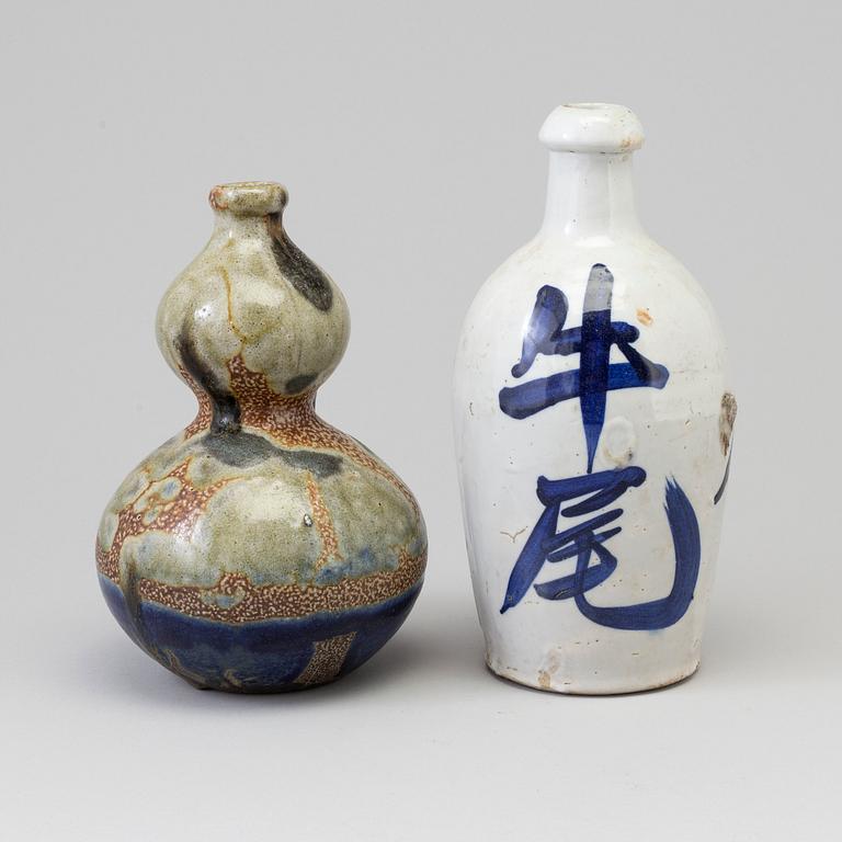 Two Japanese ceramic bottles, 20th century.