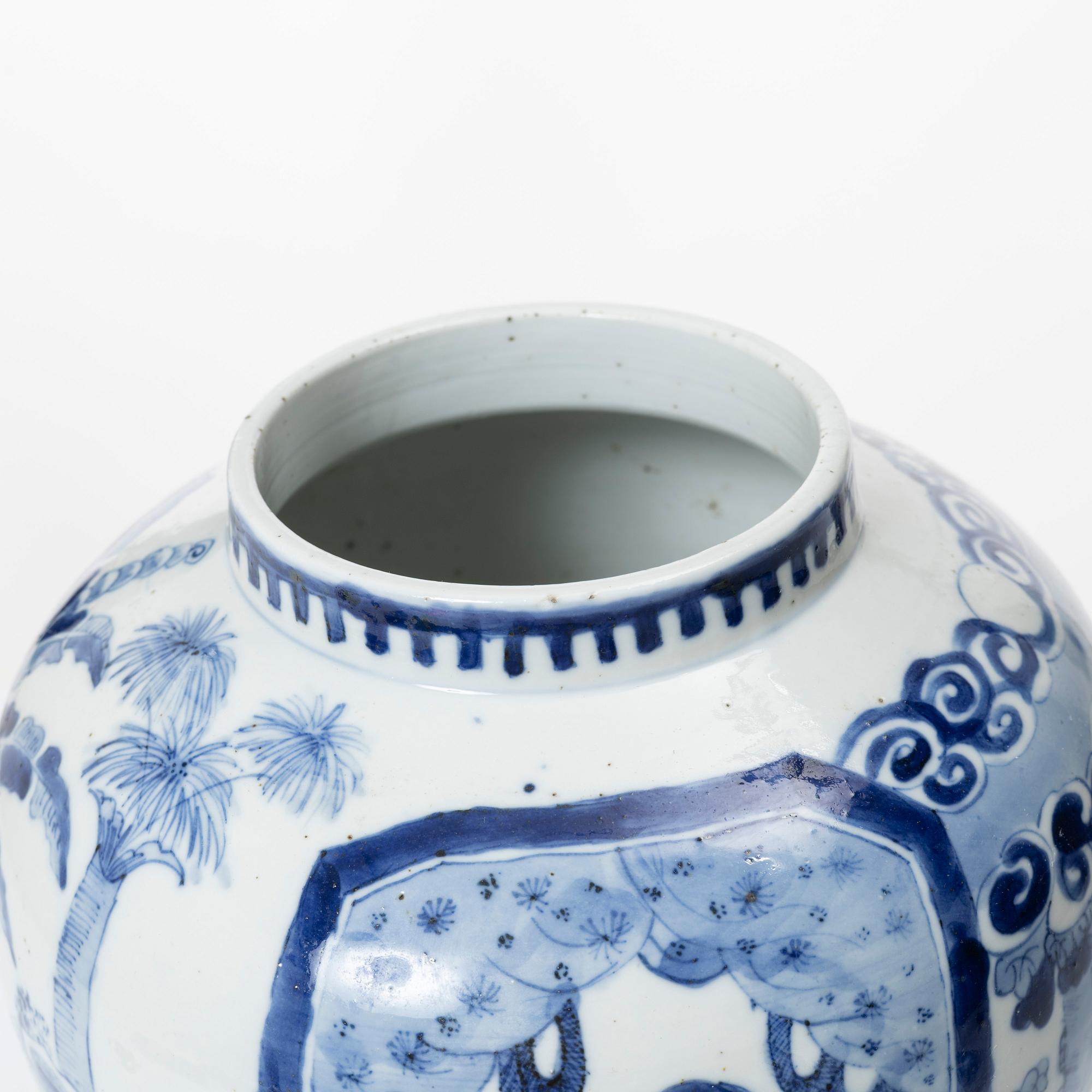 Urna med lock, porslin, Kina, Qingdynastin, 1800-tal.