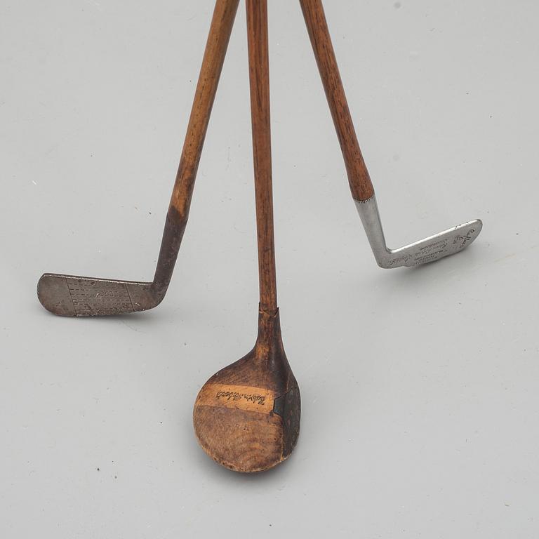 GOLFKLUBBOR, s.k Hickoryklubbor, bland annat  "Warranted Forged  Made in Scotland  Edwin Roberts..." 1920-tal.